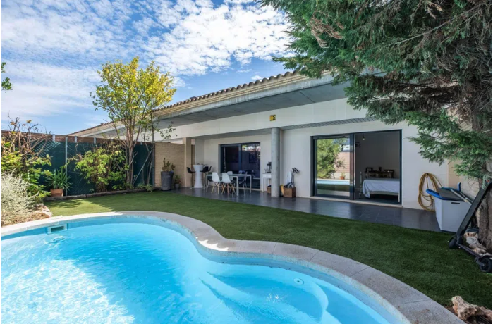 Chalet adosado en Calle de Biel, Zaragoza